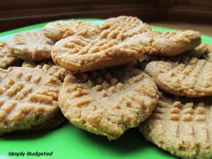 http://www.simplybudgeted.com/wp-content/uploads/2012/04/gluten-free-peanut-butter-cookies-300x225.jpg